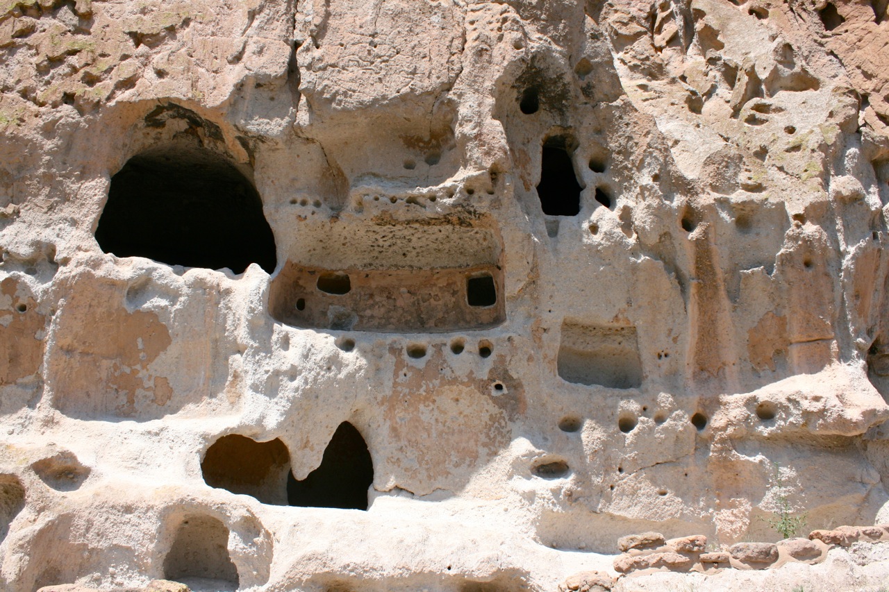 Bandelier cliff dwelling features in New Mexio, where the oldest artifact was a clovis point. Image credit: Artotem / Flickr
