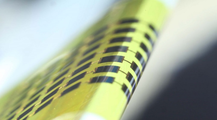 Ultra-thin solar cells are flexible enough to bend around small objects, such as the 1mm-thick edge of a glass slide, as shown here. CREDIT: Juho Kim, et al/APL