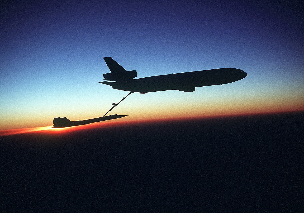 A KC-135R Stratotanker fueling a SR-71 Blackbird.